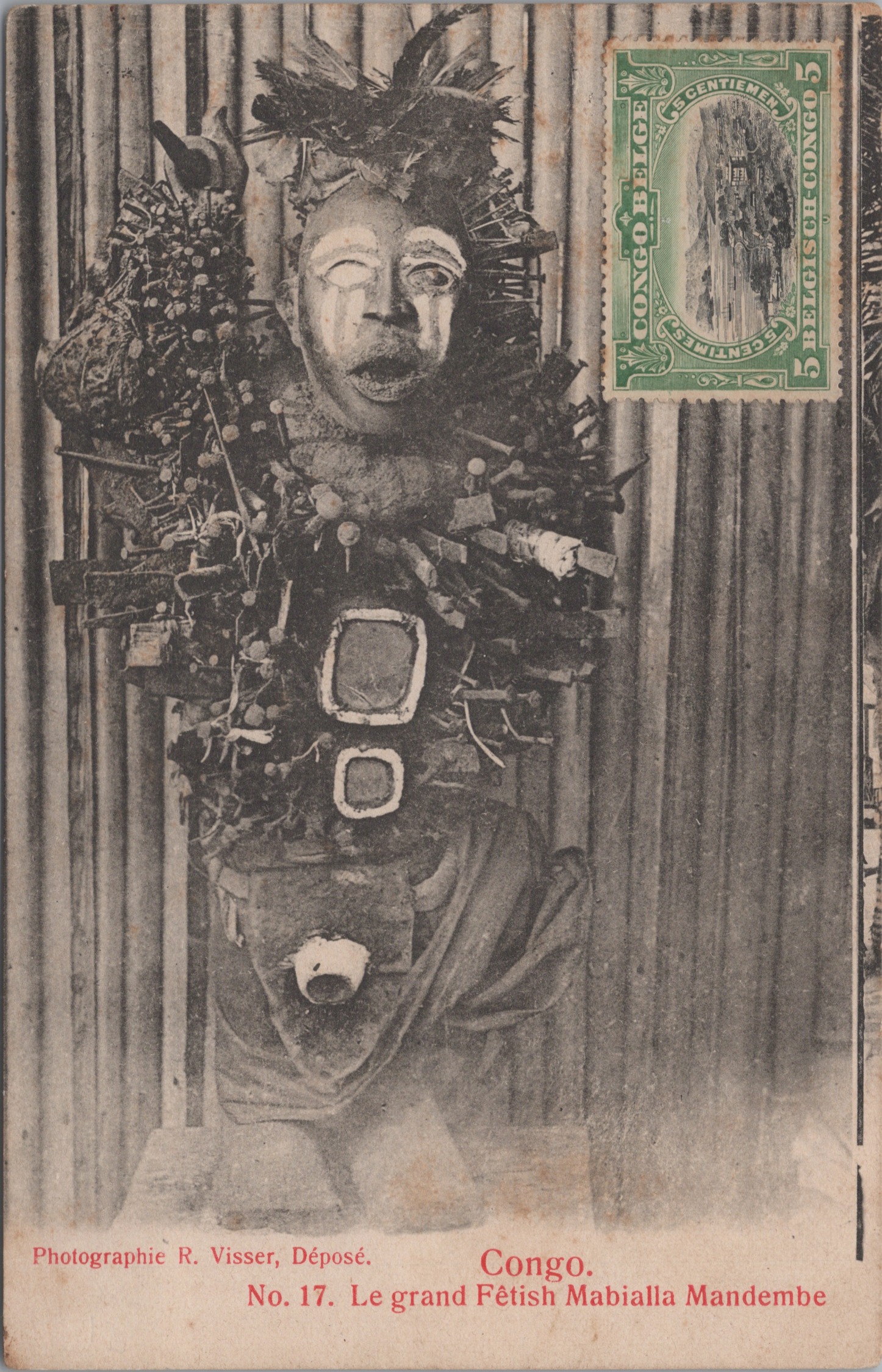 Historische Postkarte: Nkisi-Nkondi-Figur mit Nägeln, Belgisch-Kongo