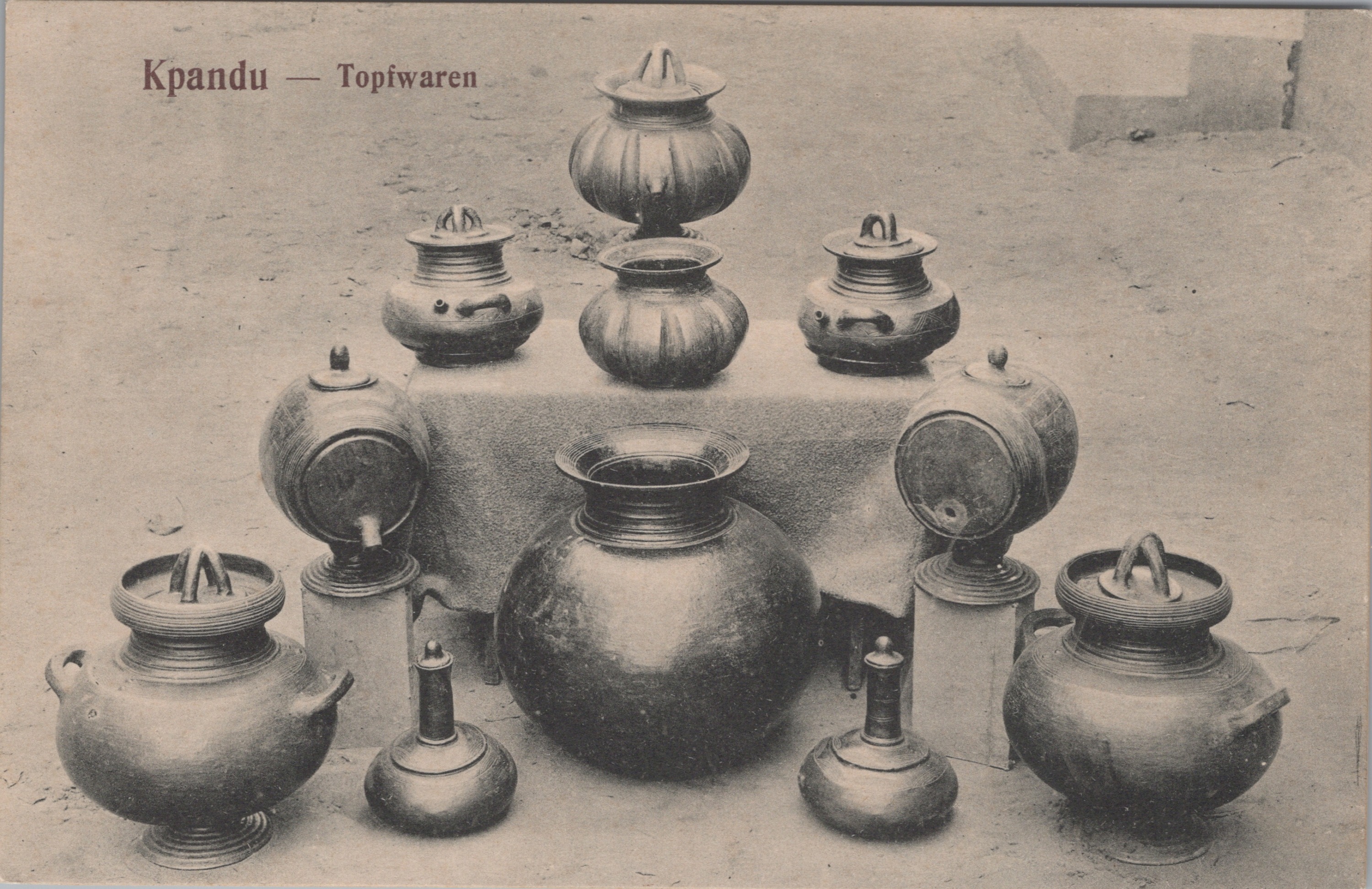Historische Postkarte: Tongefässe, Kpandu